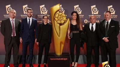 بالصور.. بدء الاستعداد لحفل جوائز الليجا الإسباني