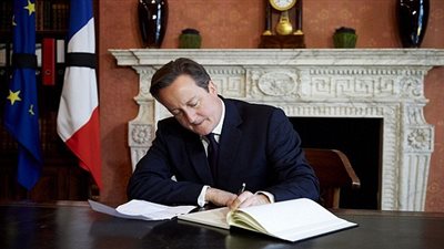 الحكومة البريطانية توافق على توصية كاميرون بإجراء تصويت على قصف سوريا