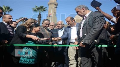 محافظ القاهرة يفتتح منفذًا لبيع السلع بالخليفة 