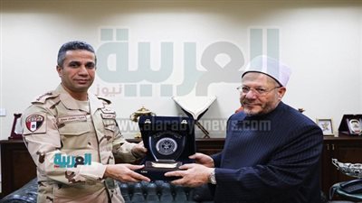 وزير الدفاع يرسل هدية للمفتي عن طريق المتحدث العسكري