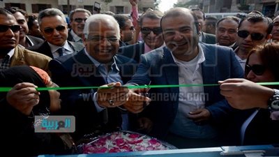 وزير التموين ومحافظ القاهرة يفتتحان منفذًا لبيع السلع بالخليفة 