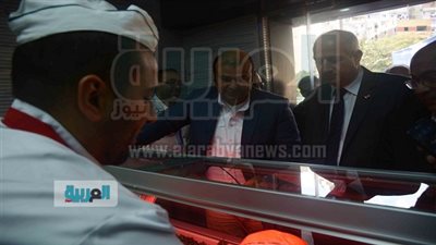 بالصور.. فقط في مجمعات التموين: اشتري وجبة جمبري بـ10 جنيهات