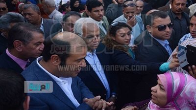 بالصور..محافظ القاهرة ووزير التموين يفتتحان منافذ شركة المحروسة 