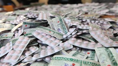 السلطات السعودية تضبط 4 أشخاص وبحوزتهم 980 ألف قرص مخدر