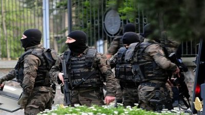 مقتل إمرأة وتوقيف 3 من أعضاء 