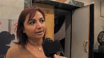 هالة خليل تدعو أصدقاءها لمشاهدة فيلم 