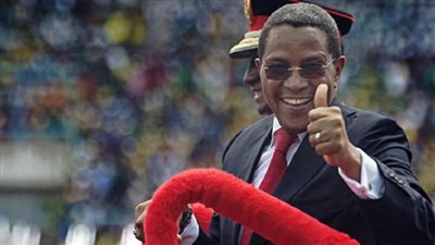 رئيس تنزانيا الجديد يعلن الحرب على الفساد ويقيل عددًا من المسئولين