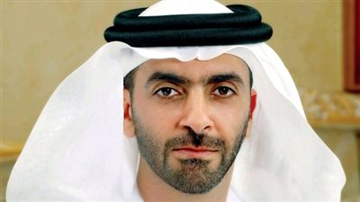 وزير الداخلية الإماراتي يزور مستشفى 57357