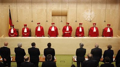 المحكمه الدستورية الألمانية تقرر النظر في منع أنشطة حزب 