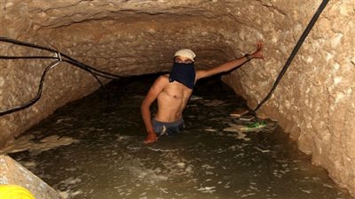 الدفاع المدني بغزة يبحث عن 14 فلسطينيًا علقوا داخل نفق حدودي مع مصر