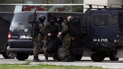 مقتل وإصابة 3 رجال شرطة أتراك في بلدة 