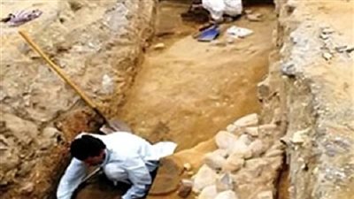 اكتشاف مقبرة أثرية أثناء إحباط محاولة تنقيب بأسوان