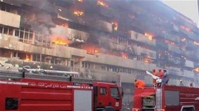 الدفاع المدني العراقي ينقذ 100 طالب جامعي ويخمد حريقا وسط بغداد