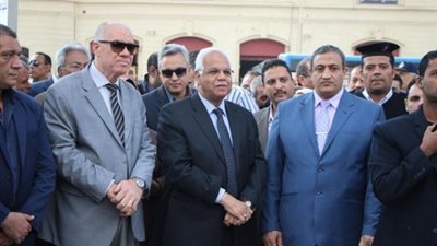 محافظ القاهرة يفتتح معرض البحوث الفنية لهيئة النقل العام 