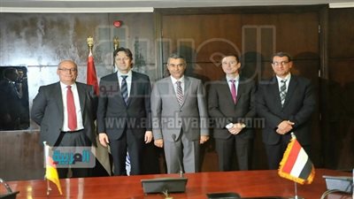 وزير النقل يشهد توقيع عقد لتحديث نظم الإتصالات بالسكة الحديد 