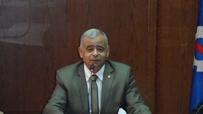 محافظ السويس يطالب رؤساء الأحياء برفع آثار الدعاية الانتخابية