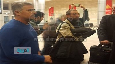 بالصور.. جلسة باكيتا مع جهازه المعاون تؤخر مؤتمر تقديمه