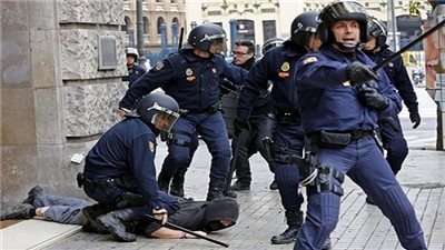 الداخلية الإسبانية: اعتقال شخص بتهمة تجنيد قصر للانضمام لـ