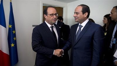 السيسي يتلقى اتصالاً من فرانسوا هولاند لبحث تطورات مؤتمر