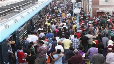 تكدس المواطنين بالخط الأول 