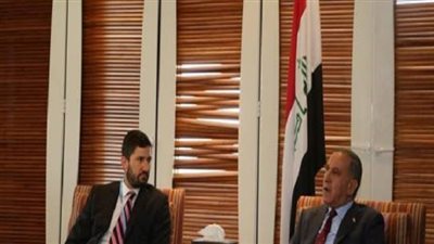 وزير الدفاع البحريني يلتقي مسئولاً أمريكيًا