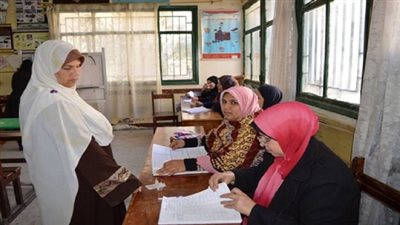 توافد الناخبين للإدلاء بأصواتهم في 