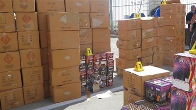 ضبط آلاف الألعاب النارية في مخزن 