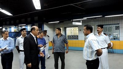 بالصور.. ضبط 15 بائعًا متجولًا في حملة لشرطة النقل بـ