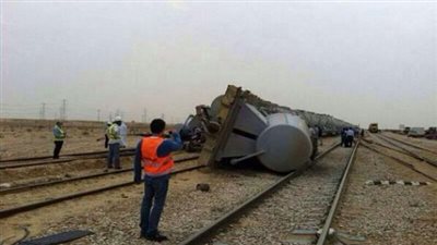 ننشر تفاصيل حادث سقوط صهاريج مازوت بقطار على طريق السويس