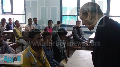 بالصور.. محافظ قنا يتفقد المدرسة الثانوية الفندقية بدشنا