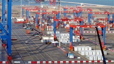 ميناء الأدبية يستقبل 12 ألف طن بضائع قادمة من السعودية