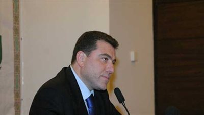 أنصار نائب لبناني سابق يقطعون طريق مطار بيروت