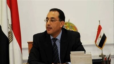 وزير الإسكان يزيح الستار عن تمثال 