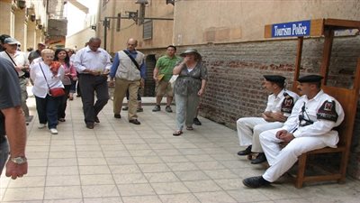 تقرير لجنة الآثار يبرئ المتهمين بسرقة 378 قطعة أثرية بالنزهة 