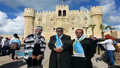 بالصور.. مسيرة لدعم السياحة الداخلية تصل قلعة قايتباي بالإسكندرية