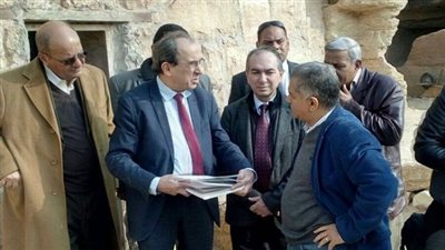 وزير الآثار ومحافظ الجيزة يفتتحان مقبرة مرضعة الملك توت عنخ أمون 