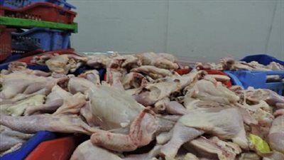 ضبط 5 طن دواجن غير صالحة للاستهلاك بالسلام 