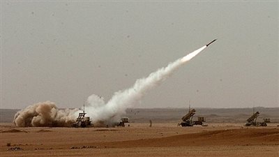 الدفاع الجوي السعودي يعترض صاروخًا اطلق من الاراضي اليمنية