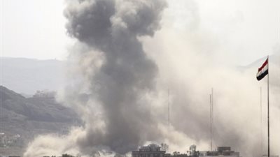 طائرات التحالف العربي تقصف المعهد التقنى بالحديدة غربي اليمن