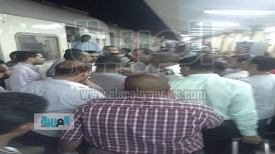 شاهد.. العثور على بندقية أمريكية داخل شنطة بمحطة الأقصر