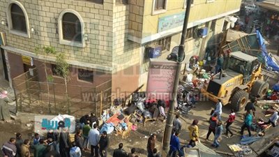 بالصور.. حملة لإزالة الإشغالات بالمترو 