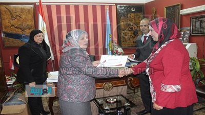 بالصور.. توزيع شهادات التميز للطلاب والمعلمين في تدريب 