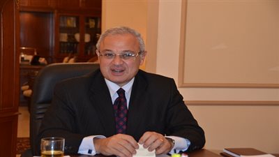 العاملون بـ