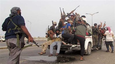 الجيش والمقاومة الشعبية يستهدفان تعزيزات للانقلابيين بـ