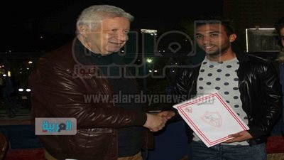 بالفيديو.. رئيس نادي الزمالك يقدم رمزي خالد للجمهور