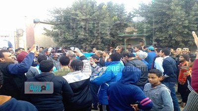 بالصور.. الأمن يحتوي مشاجرة بين جماهير المحلة بسبب 