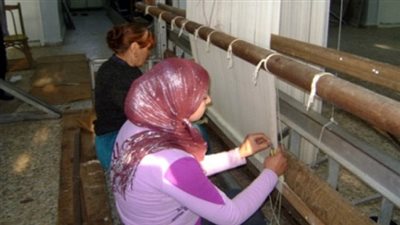 الحكومة تهتم بصناعات الحرف اليدوية وتشكل لجنتها برئاسة مسعد عمران