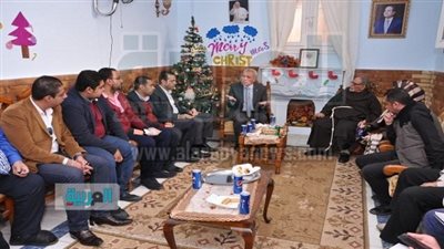 بالصور.. محافظ بورسعيد يزور الكنائس لتهنئة الأقباط بأعياد رأس السنة