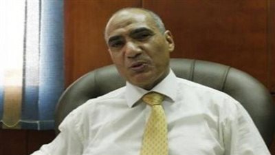 مدير أمن البحر الأحمر يصل لموقع حريق شركة بيع المصنوعات 