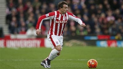 شاكيري يقود ستوك للتقدم بهدفين على حساب إيفرتون في الشوط الأول